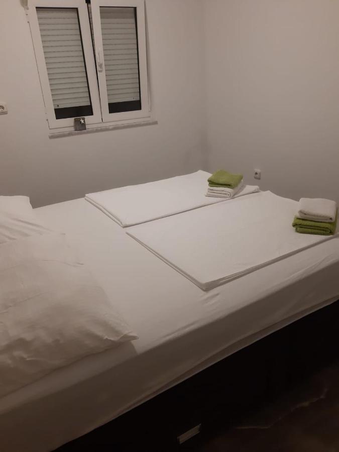 Bodul M. Apartment Vir Luaran gambar