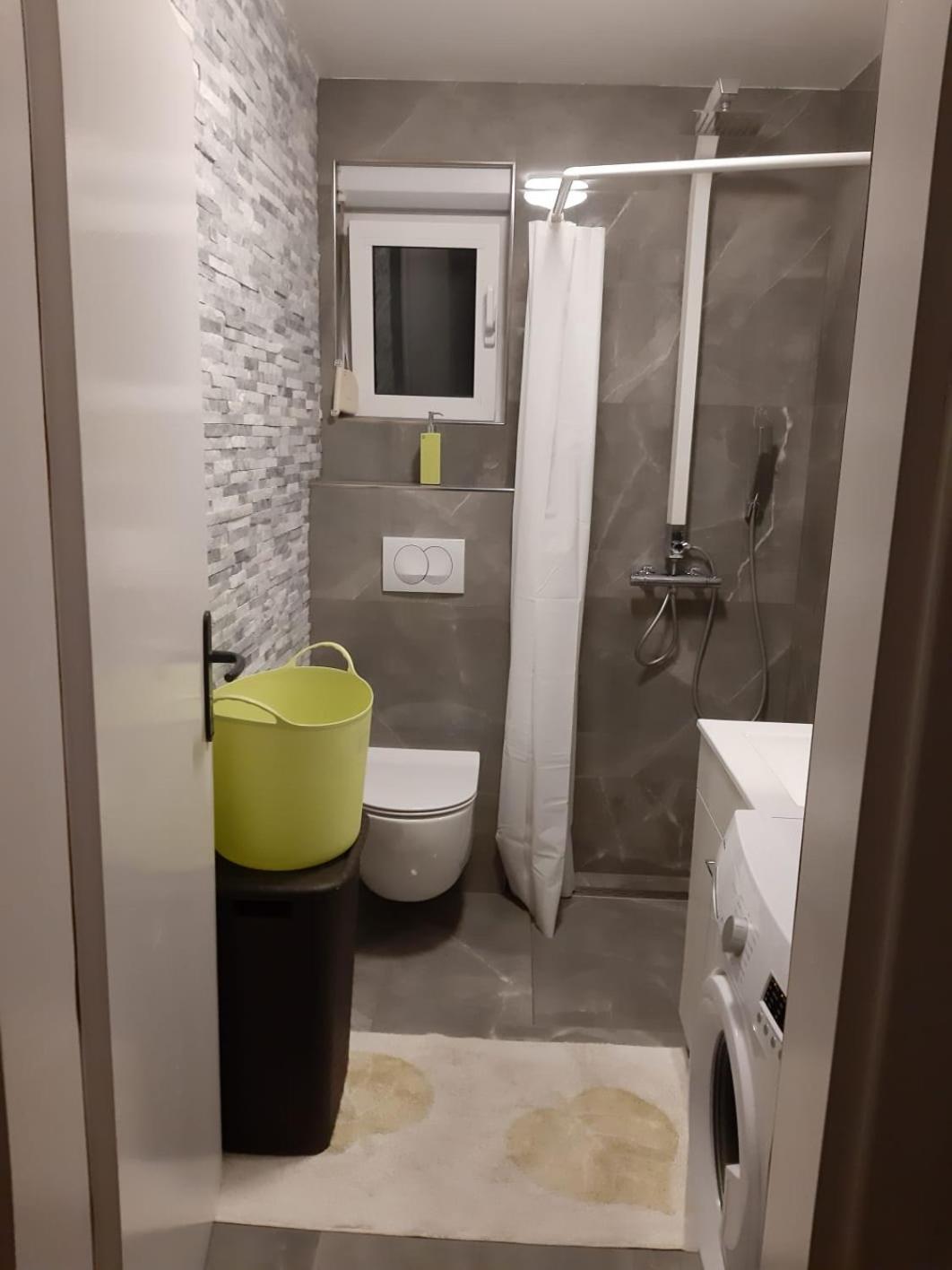 Bodul M. Apartment Vir Bilik gambar
